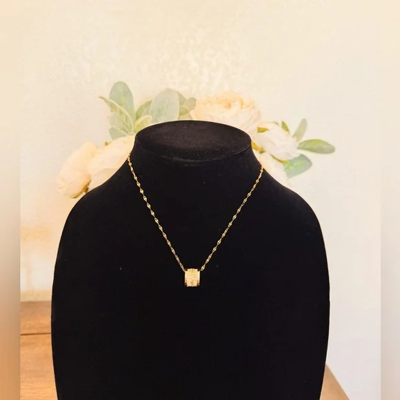 Elegant Gold Necklace with Cubic Zirconia. - Picture 2 of 3